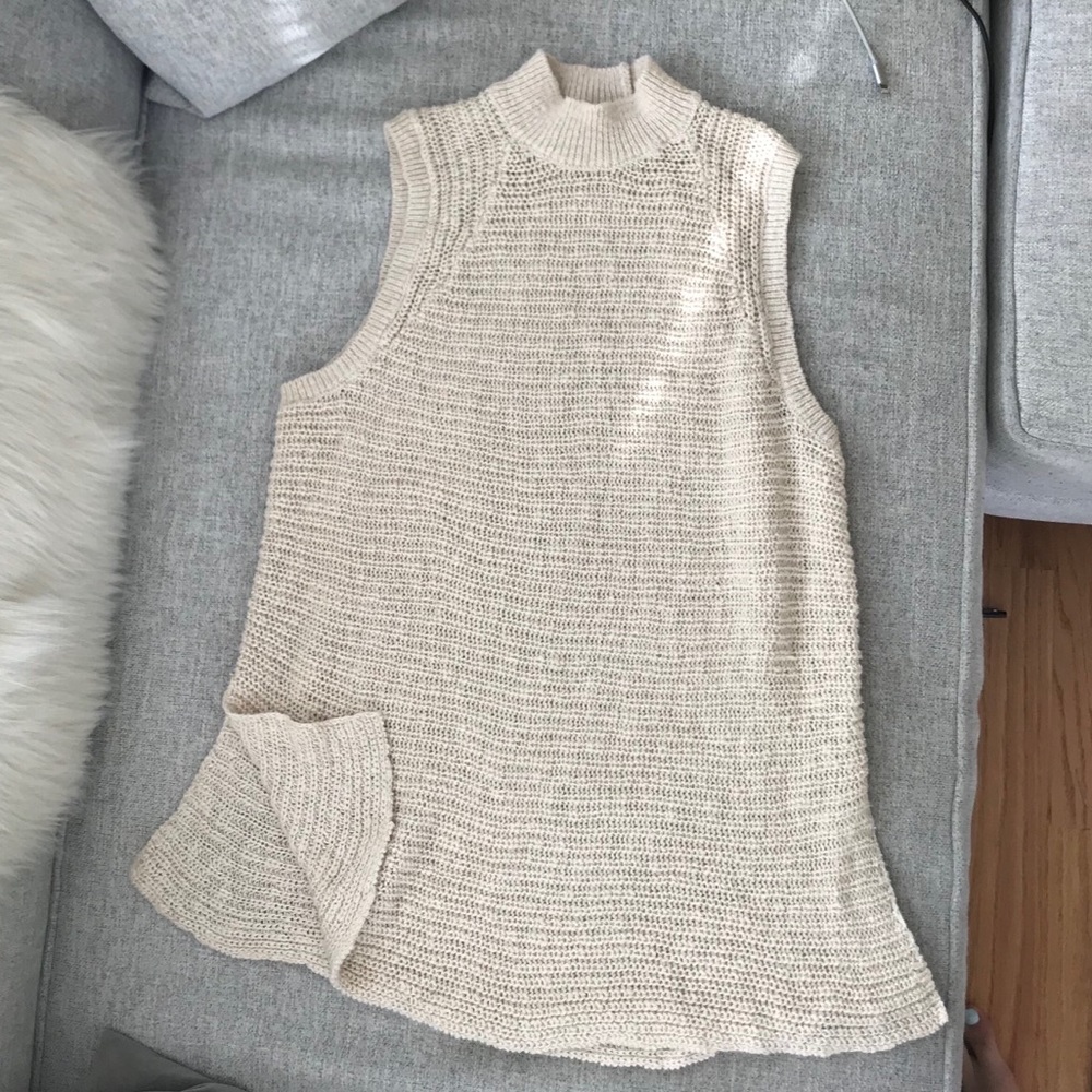 Billabong mock neck sleeveless sweater